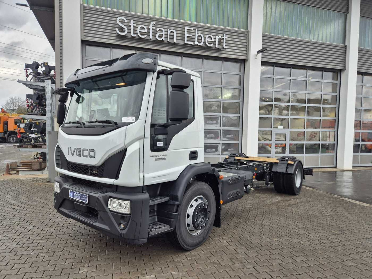 Iveco Eurocargo ML180E28/P 4x2 ZF-Automatik 8AP 3Stück - Alvaz teherautó: 1 kép. Iveco Eurocargo ML180E28/P 4x2 ZF-Automatik 8AP 3Stück - Alvaz teherautó: 1 kép.