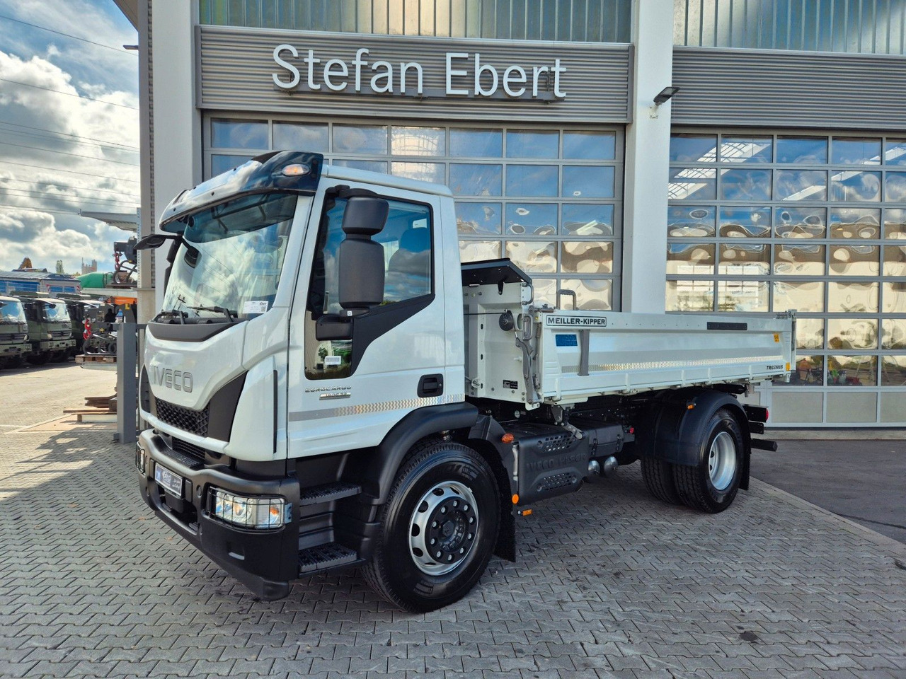Iveco Eurocargo ML180E32K 4x2 Meiller AHK - Billenőplatós teherautó: 2 kép. Iveco Eurocargo ML180E32K 4x2 Meiller AHK - Billenőplatós teherautó: 2 kép.