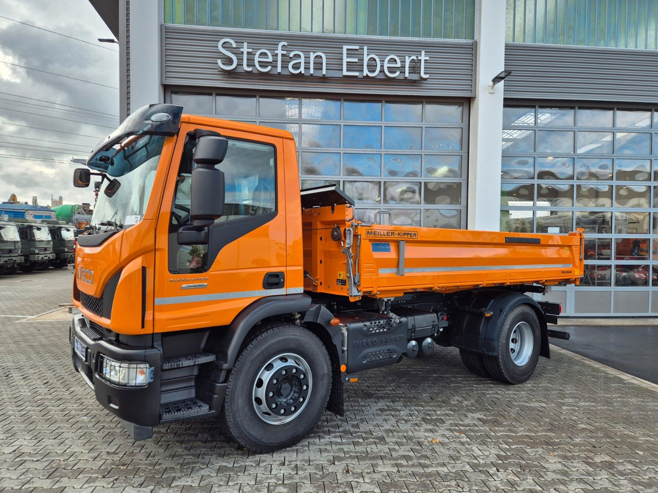 Iveco Eurocargo ML180E32K 4x2 Meiller AHK - Billenőplatós teherautó: 5 kép. Iveco Eurocargo ML180E32K 4x2 Meiller AHK - Billenőplatós teherautó: 5 kép.