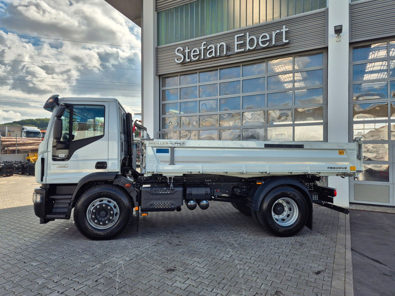 Iveco Eurocargo ML180E32K 4x2 Meiller AHK - Billenőplatós teherautó: 3 kép. Iveco Eurocargo ML180E32K 4x2 Meiller AHK - Billenőplatós teherautó: 3 kép.