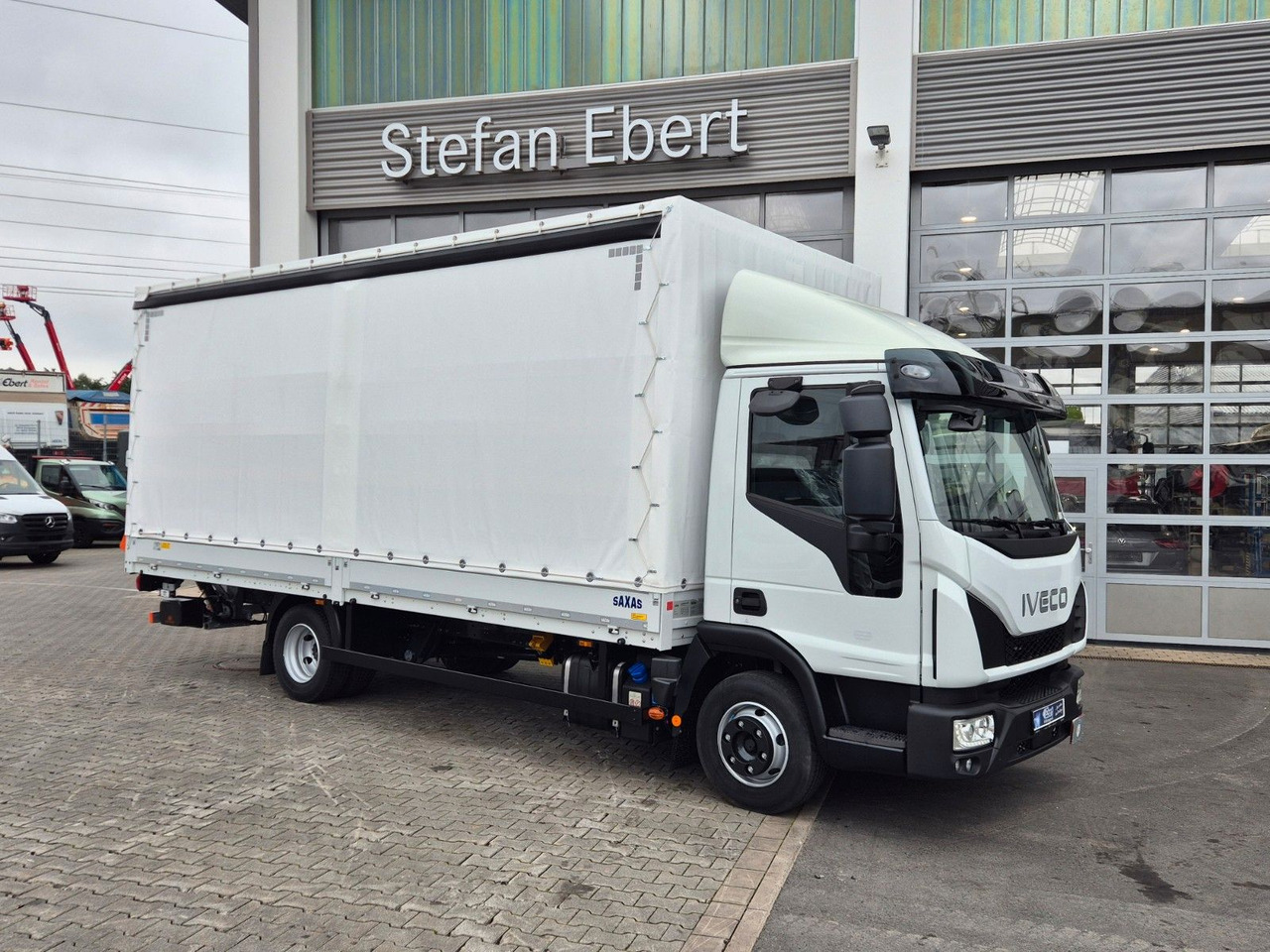 Iveco Eurocargo ML75E19/P LBW Spoiler Klima 3 Sitze - Ponyvás kisteherautó: 4 kép. Iveco Eurocargo ML75E19/P LBW Spoiler Klima 3 Sitze - Ponyvás kisteherautó: 4 kép.