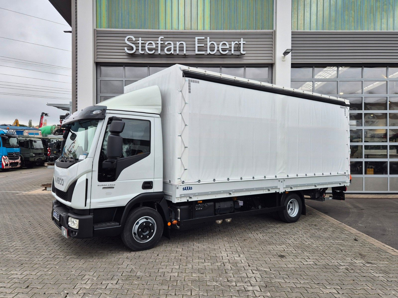 Iveco Eurocargo ML75E19/P LBW Spoiler Klima 3 Sitze - Ponyvás kisteherautó: 3 kép. Iveco Eurocargo ML75E19/P LBW Spoiler Klima 3 Sitze - Ponyvás kisteherautó: 3 kép.