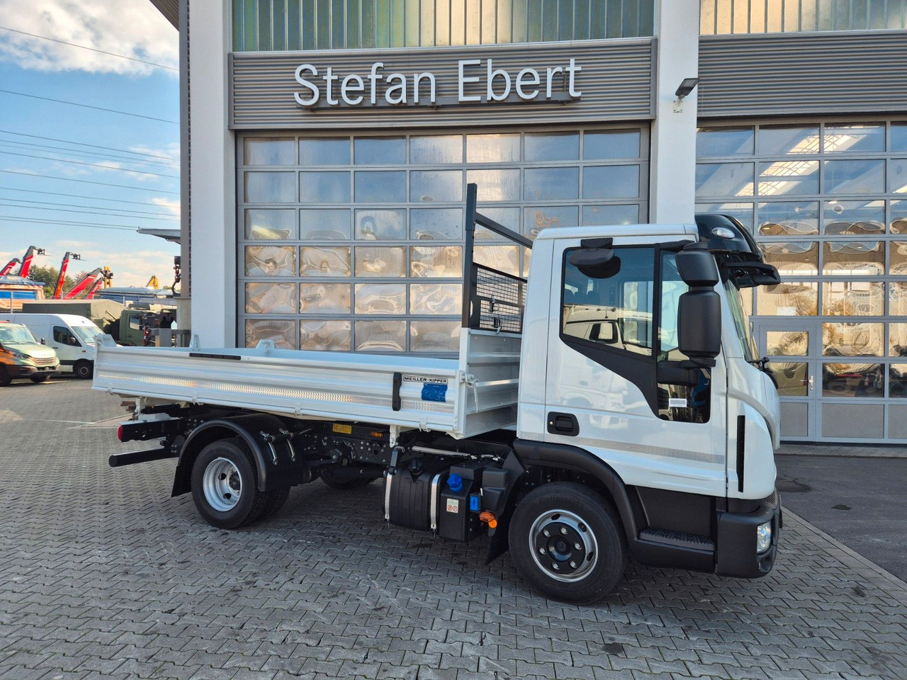 Iveco Eurocargo ML80E21 Meiller 2x AHK 3 Sitze - Billenőplatós teherautó: 4 kép. Iveco Eurocargo ML80E21 Meiller 2x AHK 3 Sitze - Billenőplatós teherautó: 4 kép.