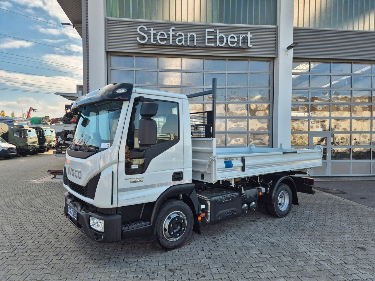 Iveco Eurocargo ML80E21 Meiller 2x AHK 3 Sitze - Billenőplatós teherautó: 5 kép. Iveco Eurocargo ML80E21 Meiller 2x AHK 3 Sitze - Billenőplatós teherautó: 5 kép.