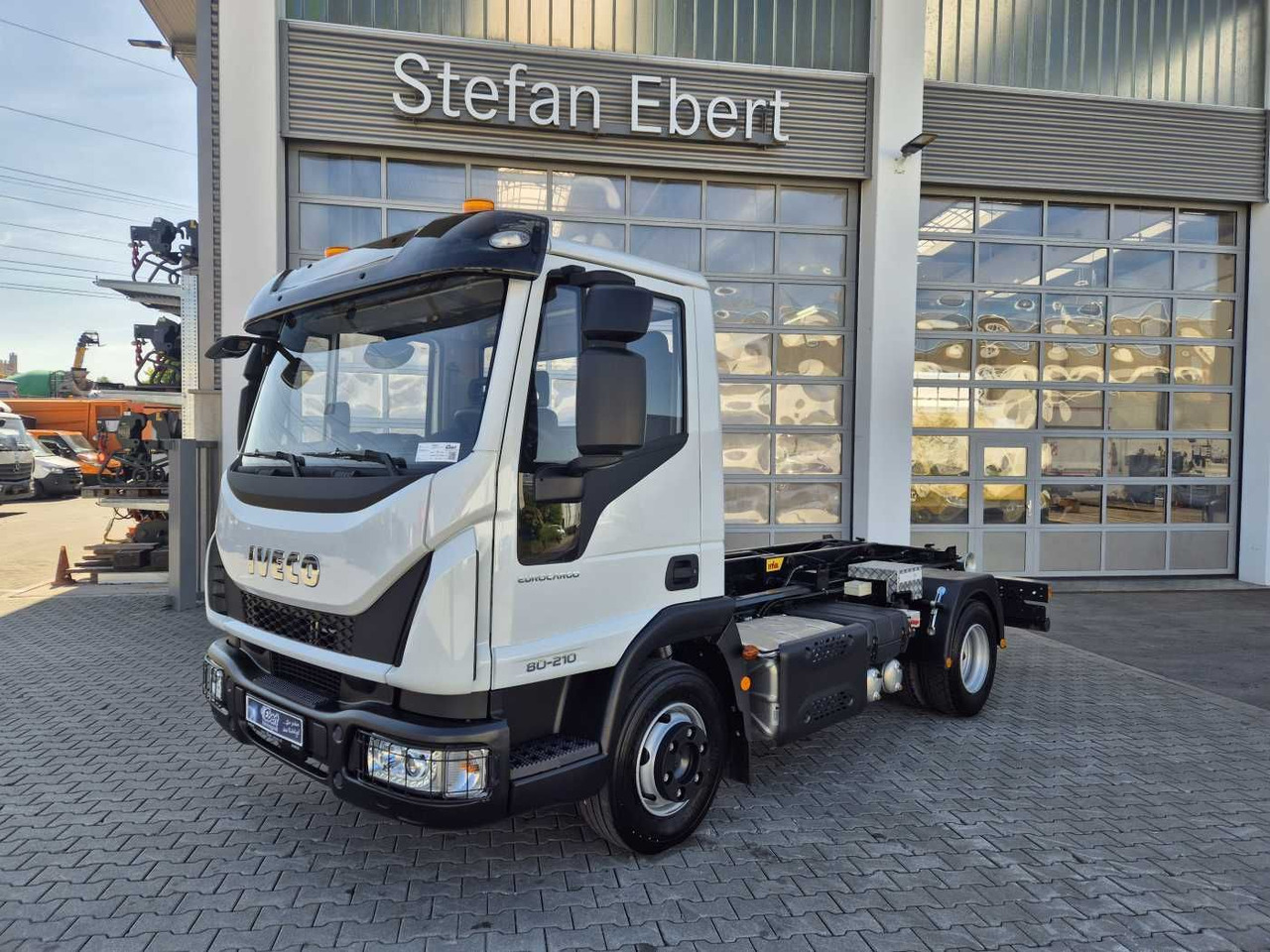 Iveco Eurocargo ML80E21K 4x2 Hyva 05-32-K-DIN-BF 2xAHK - Horgos rakodó teherautó: 2 kép. Iveco Eurocargo ML80E21K 4x2 Hyva 05-32-K-DIN-BF 2xAHK - Horgos rakodó teherautó: 2 kép.