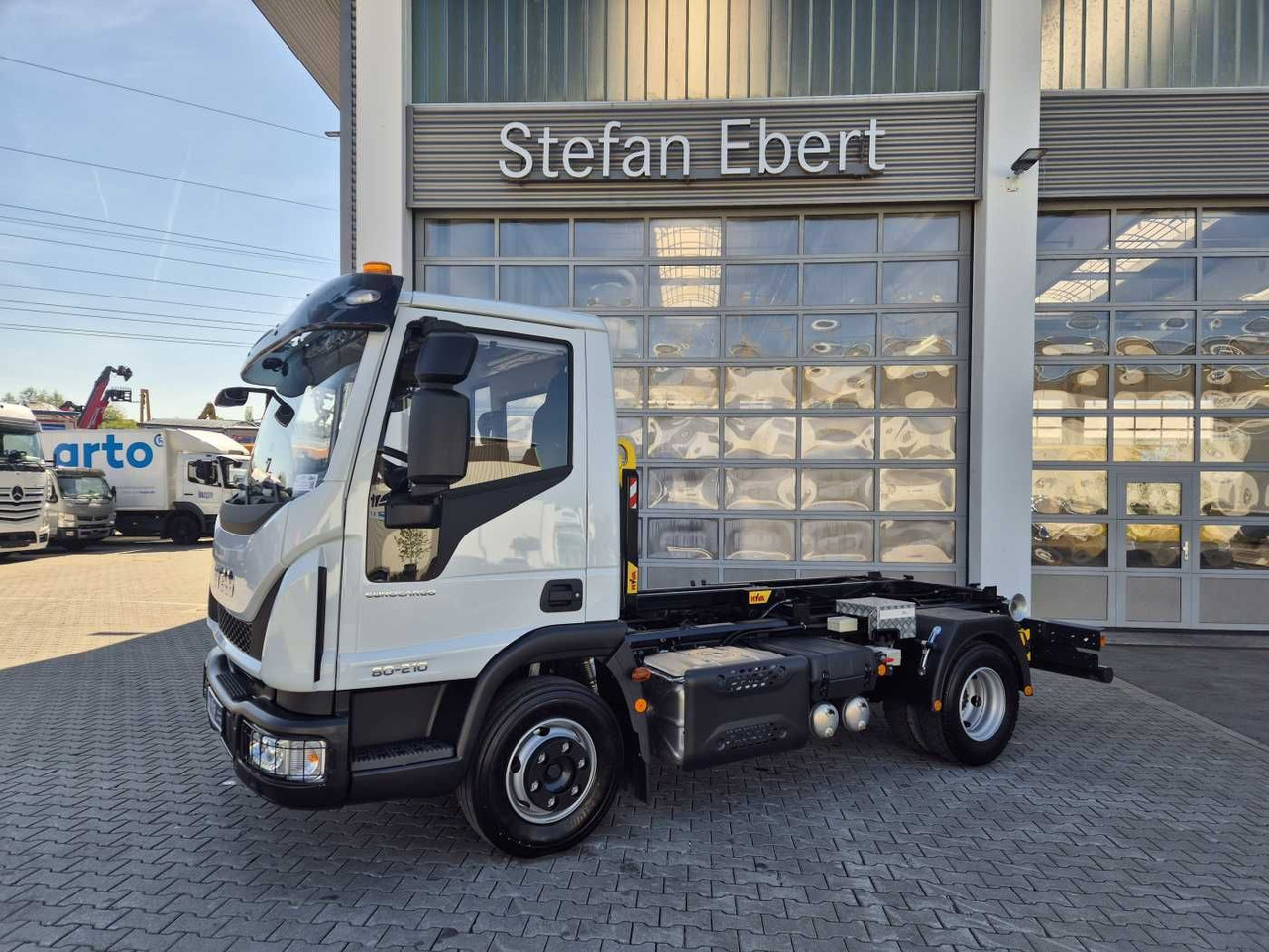 Iveco Eurocargo ML80E21K 4x2 Hyva 05-32-K-DIN-BF 2xAHK - Horgos rakodó teherautó: 3 kép. Iveco Eurocargo ML80E21K 4x2 Hyva 05-32-K-DIN-BF 2xAHK - Horgos rakodó teherautó: 3 kép.
