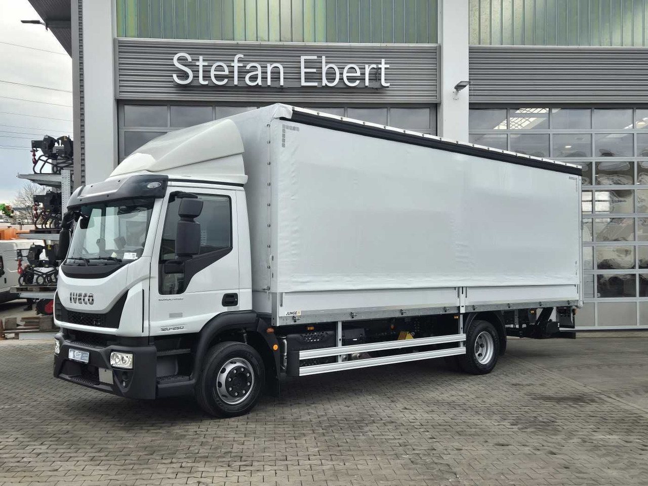 Iveco ML120E25/P 2x Schiebeplane AHK LBW Kamera - Ponyvás teherautó: 3 kép. Iveco ML120E25/P 2x Schiebeplane AHK LBW Kamera - Ponyvás teherautó: 3 kép.