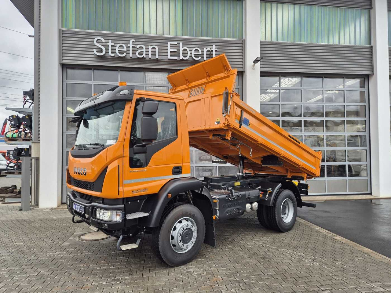 Iveco ML150E28W 4x4 Meiller Dreiseitenkipper 2xAHK - Billenőplatós teherautó: 1 kép. Iveco ML150E28W 4x4 Meiller Dreiseitenkipper 2xAHK - Billenőplatós teherautó: 1 kép.