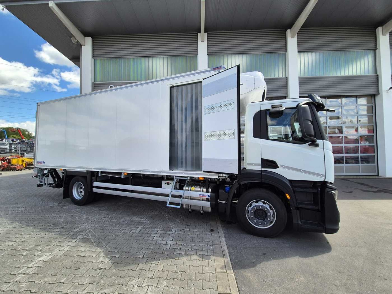 Iveco S-Way AD190S40/FP ThermoKing T-1000R LBW Tür AHK - Hűtős teherautó: 4 kép. Iveco S-Way AD190S40/FP ThermoKing T-1000R LBW Tür AHK - Hűtős teherautó: 4 kép.