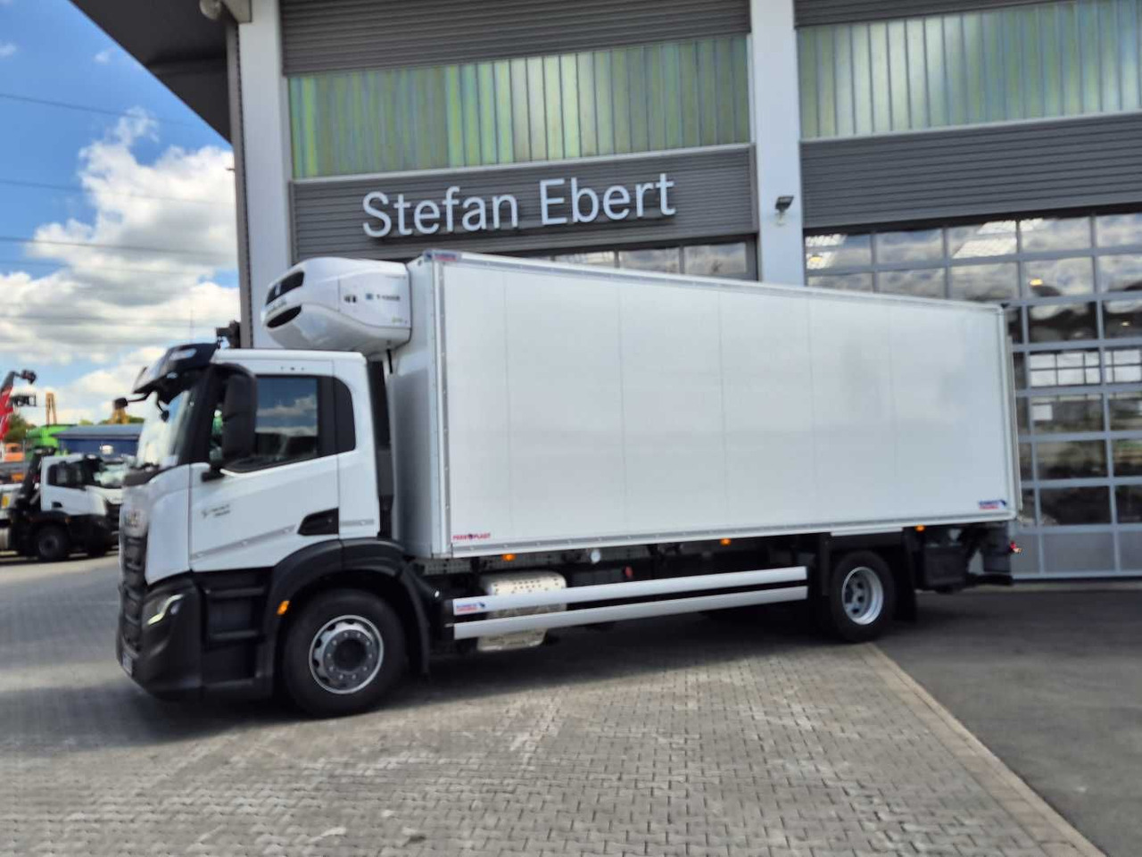Iveco S-Way AD190S40/FP ThermoKing T-1000R LBW Tür AHK - Hűtős teherautó: 3 kép. Iveco S-Way AD190S40/FP ThermoKing T-1000R LBW Tür AHK - Hűtős teherautó: 3 kép.