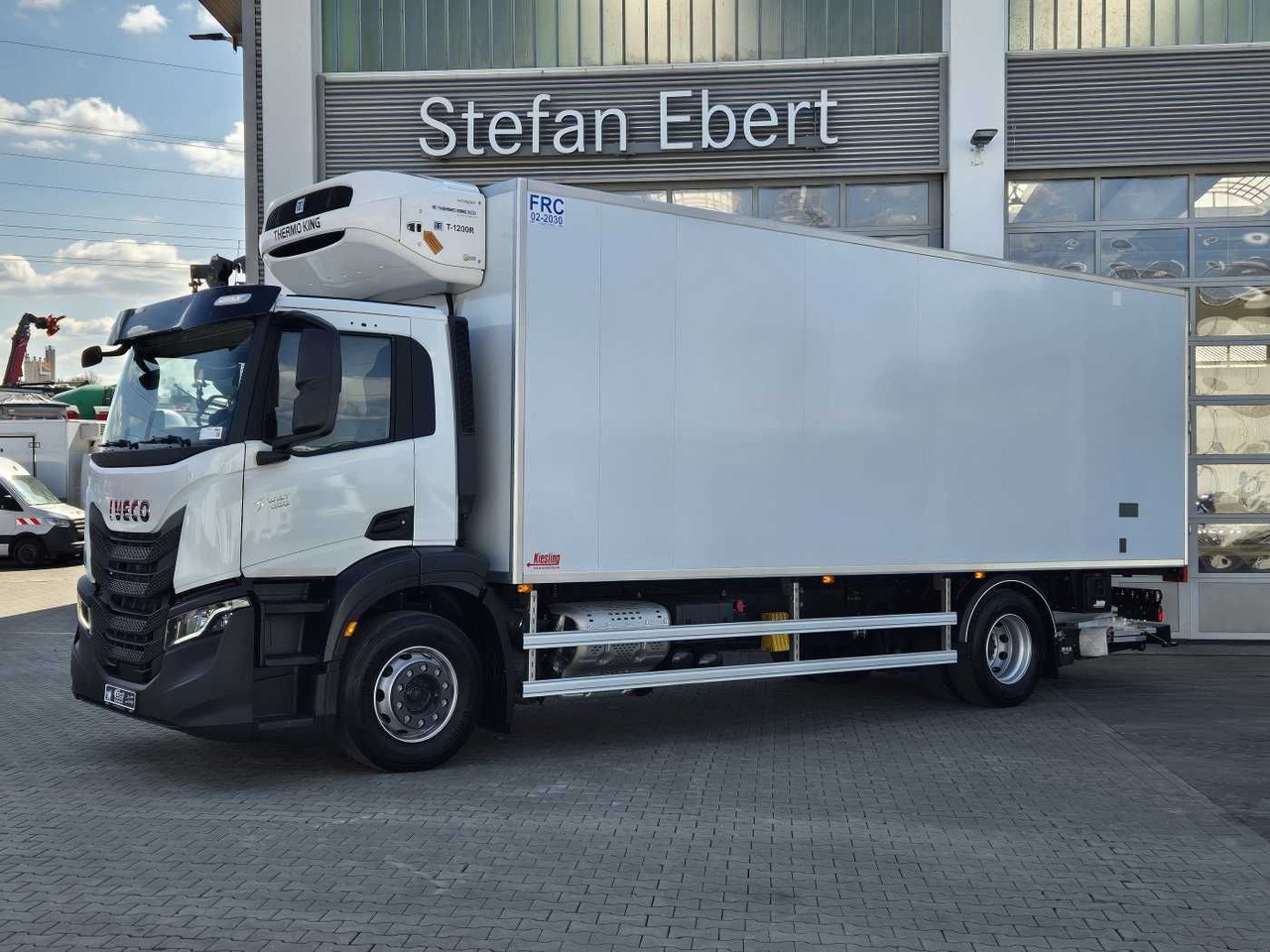 Iveco S-Way AD190S40/FP ThermoKing T-1200R LBW Tür AHK - Hűtős teherautó: 2 kép. Iveco S-Way AD190S40/FP ThermoKing T-1200R LBW Tür AHK - Hűtős teherautó: 2 kép.