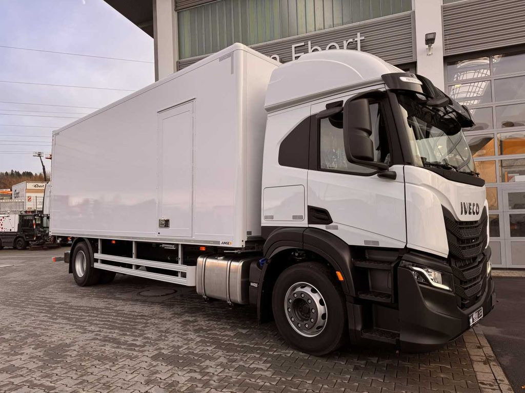 Iveco S-Way AT190S40/P LBW 2.000kg Tür Navi Bett - Dobozos felépítményű teherautó: 3 kép. Iveco S-Way AT190S40/P LBW 2.000kg Tür Navi Bett - Dobozos felépítményű teherautó: 3 kép.