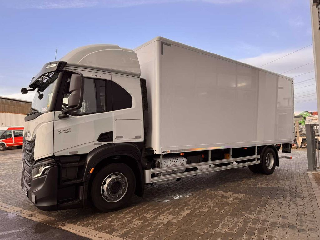 Iveco S-Way AT190S40/P LBW 2.000kg Tür Navi Bett - Dobozos felépítményű teherautó: 4 kép. Iveco S-Way AT190S40/P LBW 2.000kg Tür Navi Bett - Dobozos felépítményű teherautó: 4 kép.