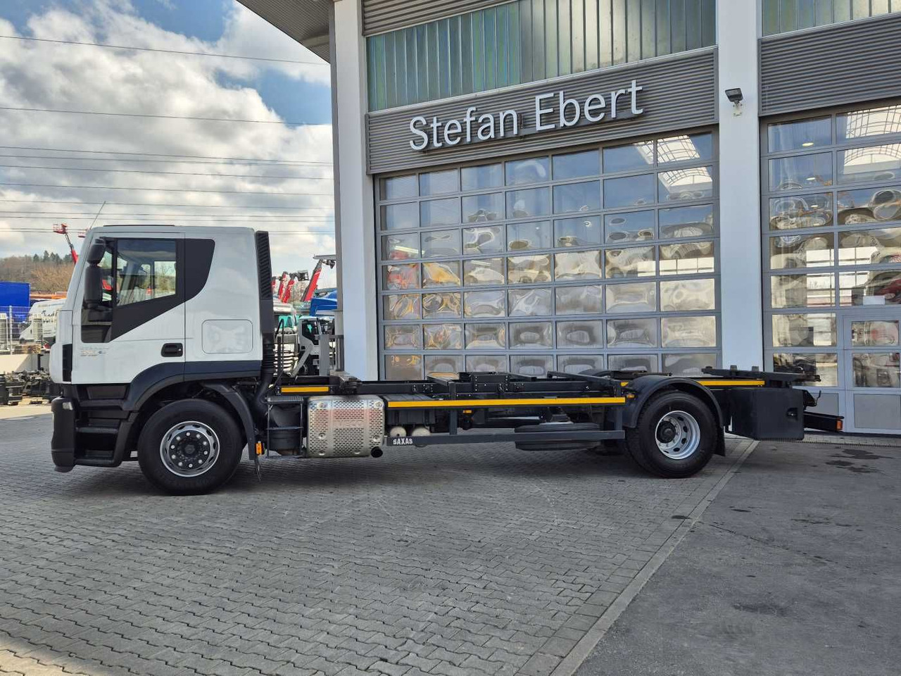 Iveco Stralis AT190S31/P BDF Klima Standh. AHK Bett - Cserefelépítményes teherautó: 5 kép. Iveco Stralis AT190S31/P BDF Klima Standh. AHK Bett - Cserefelépítményes teherautó: 5 kép.
