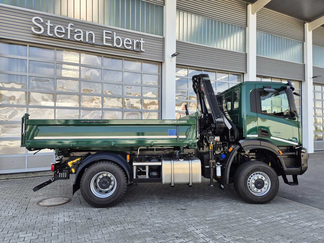 Iveco T-Way AD190T36W/P 4x4 HIAB X-HIDUO 118E-3 Funk - Billenőplatós teherautó, Darus autó: 5 kép. Iveco T-Way AD190T36W/P 4x4 HIAB X-HIDUO 118E-3 Funk - Billenőplatós teherautó, Darus autó: 5 kép.