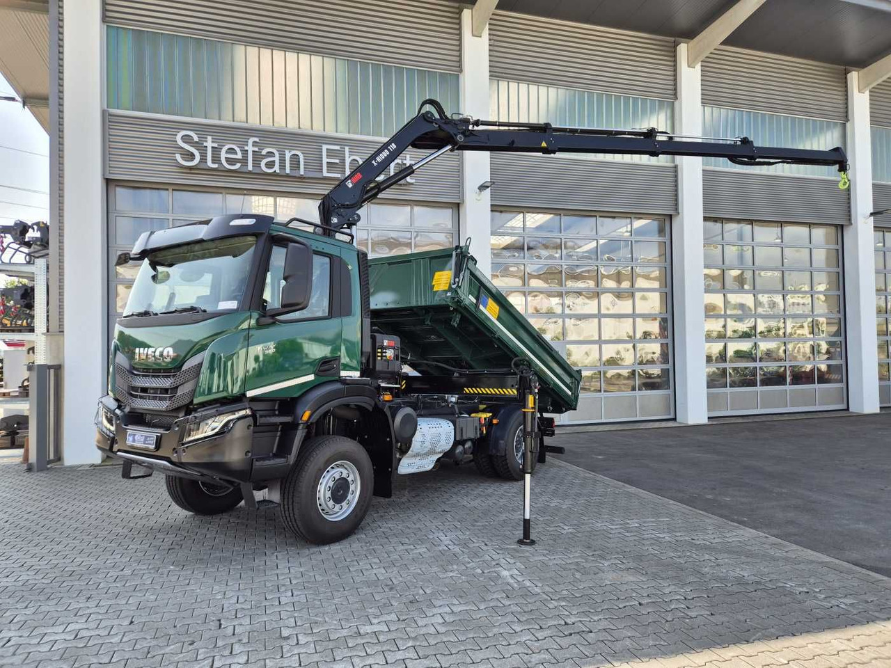 Iveco T-Way AD190T36W/P 4x4 HIAB X-HIDUO 118E-3 Funk - Billenőplatós teherautó, Darus autó: 1 kép. Iveco T-Way AD190T36W/P 4x4 HIAB X-HIDUO 118E-3 Funk - Billenőplatós teherautó, Darus autó: 1 kép.