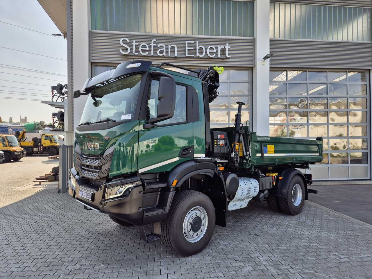 Iveco T-Way AD190T36W/P 4x4 HIAB X-HIDUO 118E-3 Funk - Billenőplatós teherautó, Darus autó: 2 kép. Iveco T-Way AD190T36W/P 4x4 HIAB X-HIDUO 118E-3 Funk - Billenőplatós teherautó, Darus autó: 2 kép.