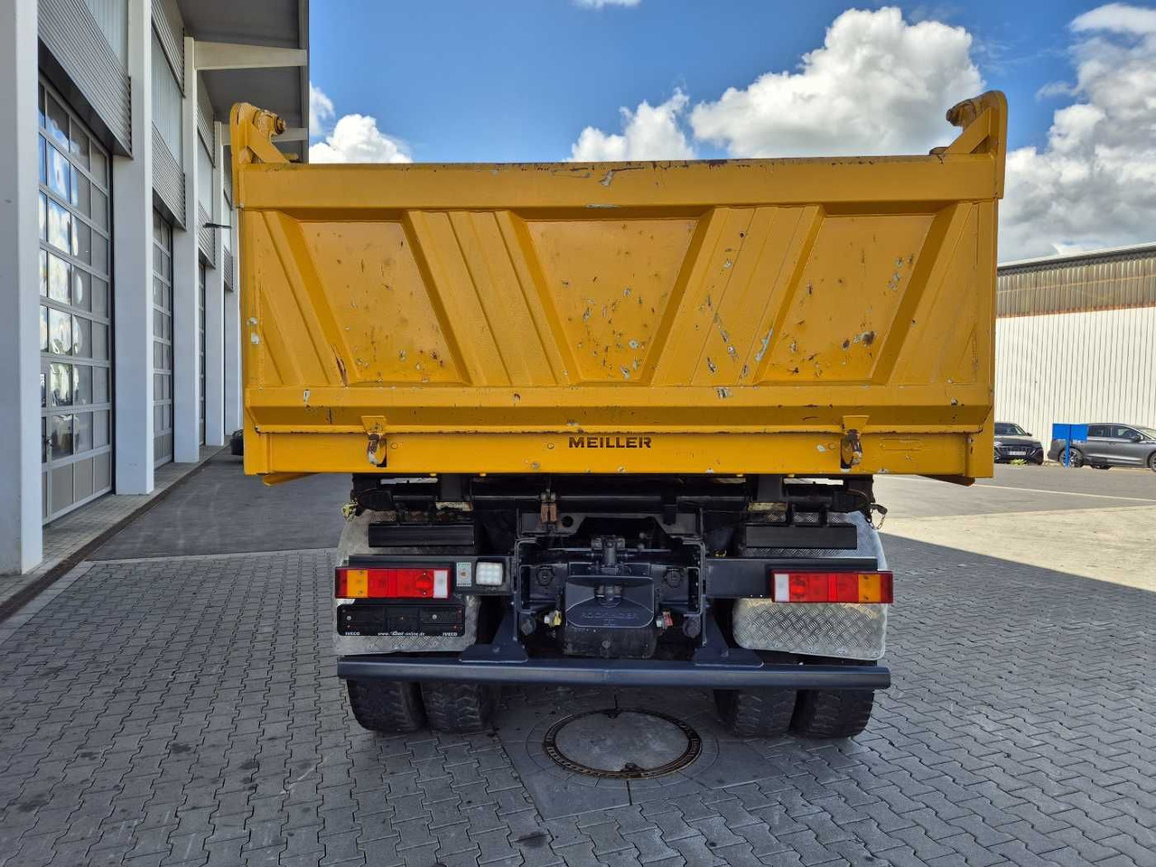 Billenőplatós teherautó Iveco Trakker AD380T50 6x4 Kipper/SZM Wechselsystem: 7 kép. Billenőplatós teherautó Iveco Trakker AD380T50 6x4 Kipper/SZM Wechselsystem: 7 kép.