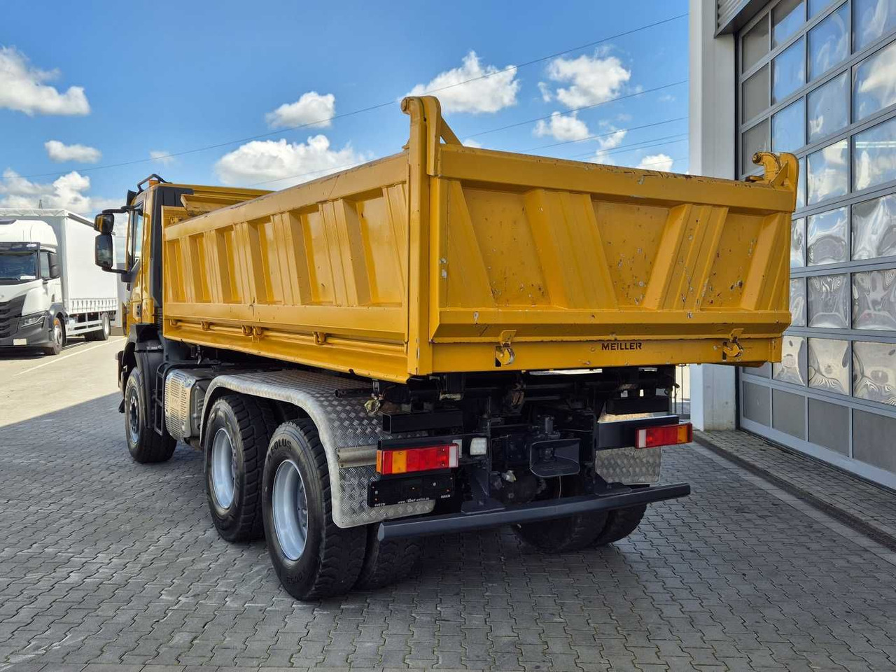 Billenőplatós teherautó Iveco Trakker AD380T50 6x4 Kipper/SZM Wechselsystem: 6 kép. Billenőplatós teherautó Iveco Trakker AD380T50 6x4 Kipper/SZM Wechselsystem: 6 kép.