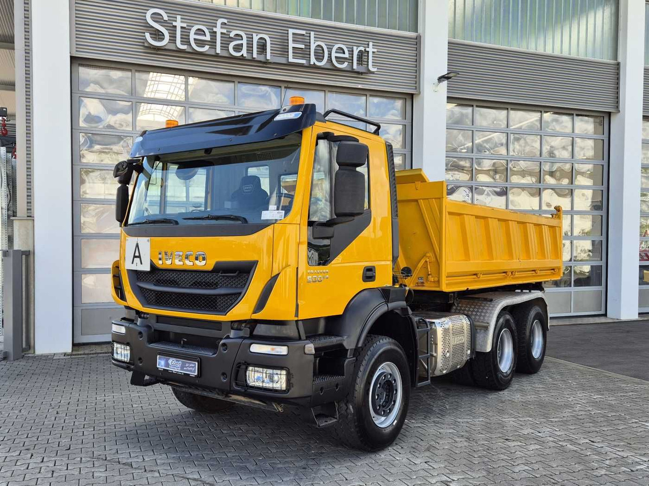 Iveco Trakker AD380T50 6x4 Kipper/SZM Wechselsystem - Billenőplatós teherautó: 2 kép. Iveco Trakker AD380T50 6x4 Kipper/SZM Wechselsystem - Billenőplatós teherautó: 2 kép.