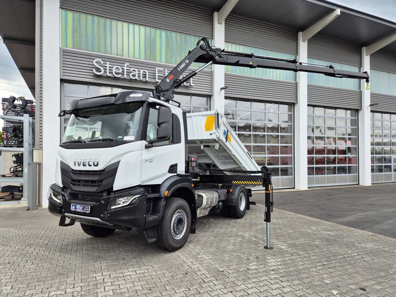 Iveco X-Way AD200X42/P HR OFF Hiab X-HIDUO 118E-3 Funk - Billenőplatós teherautó, Darus autó: 1 kép. Iveco X-Way AD200X42/P HR OFF Hiab X-HIDUO 118E-3 Funk - Billenőplatós teherautó, Darus autó: 1 kép.