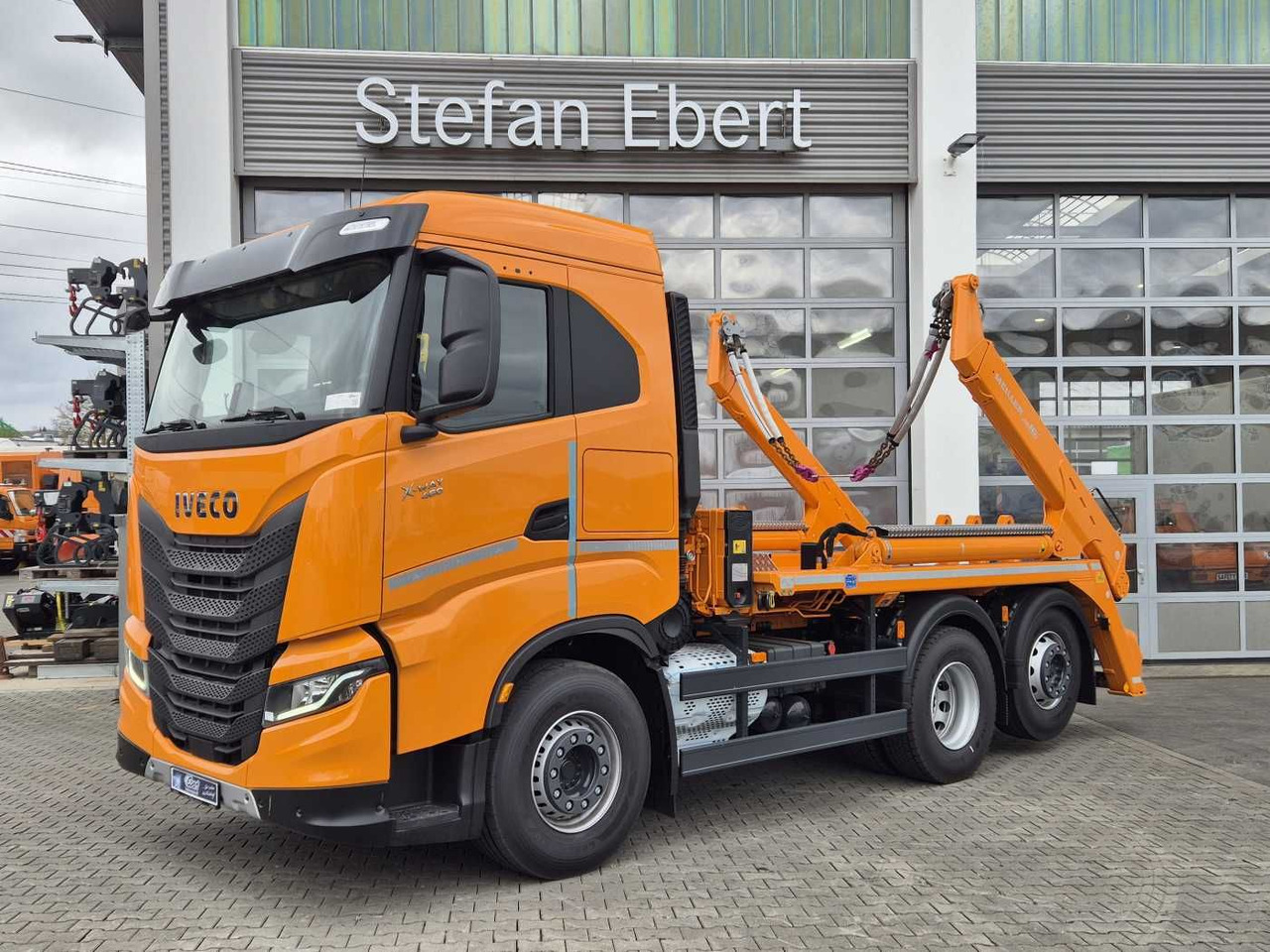 Iveco X-Way AS280X46Y/PS ON 6x2 MEILLER AK16 Intarder - Billenőplatós teherautó: 3 kép. Iveco X-Way AS280X46Y/PS ON 6x2 MEILLER AK16 Intarder - Billenőplatós teherautó: 3 kép.