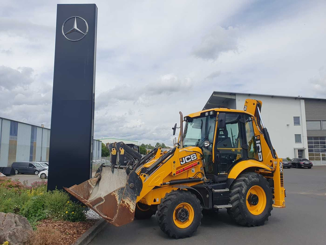 JCB 3CX / Gabel & 4in1 Schaufel / nur 1.561h / 2022 - Kotrórakodó: 1 kép. JCB 3CX / Gabel & 4in1 Schaufel / nur 1.561h / 2022 - Kotrórakodó: 1 kép.