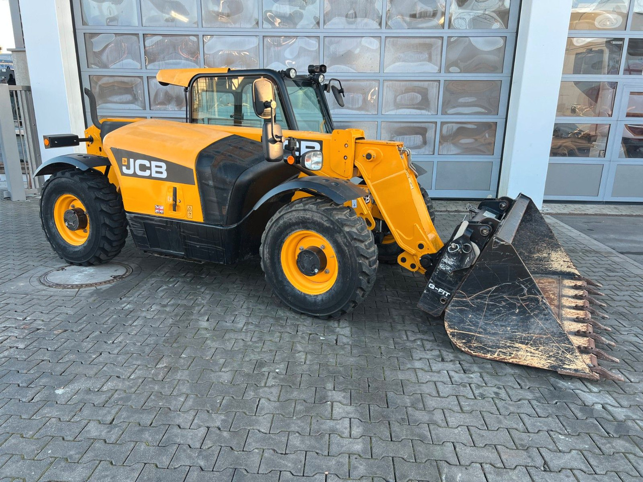 JCB 525-60 / 1.064 h / 2022 / Klima! - Gumikerekes homlokrakodó: 2 kép. JCB 525-60 / 1.064 h / 2022 / Klima! - Gumikerekes homlokrakodó: 2 kép.