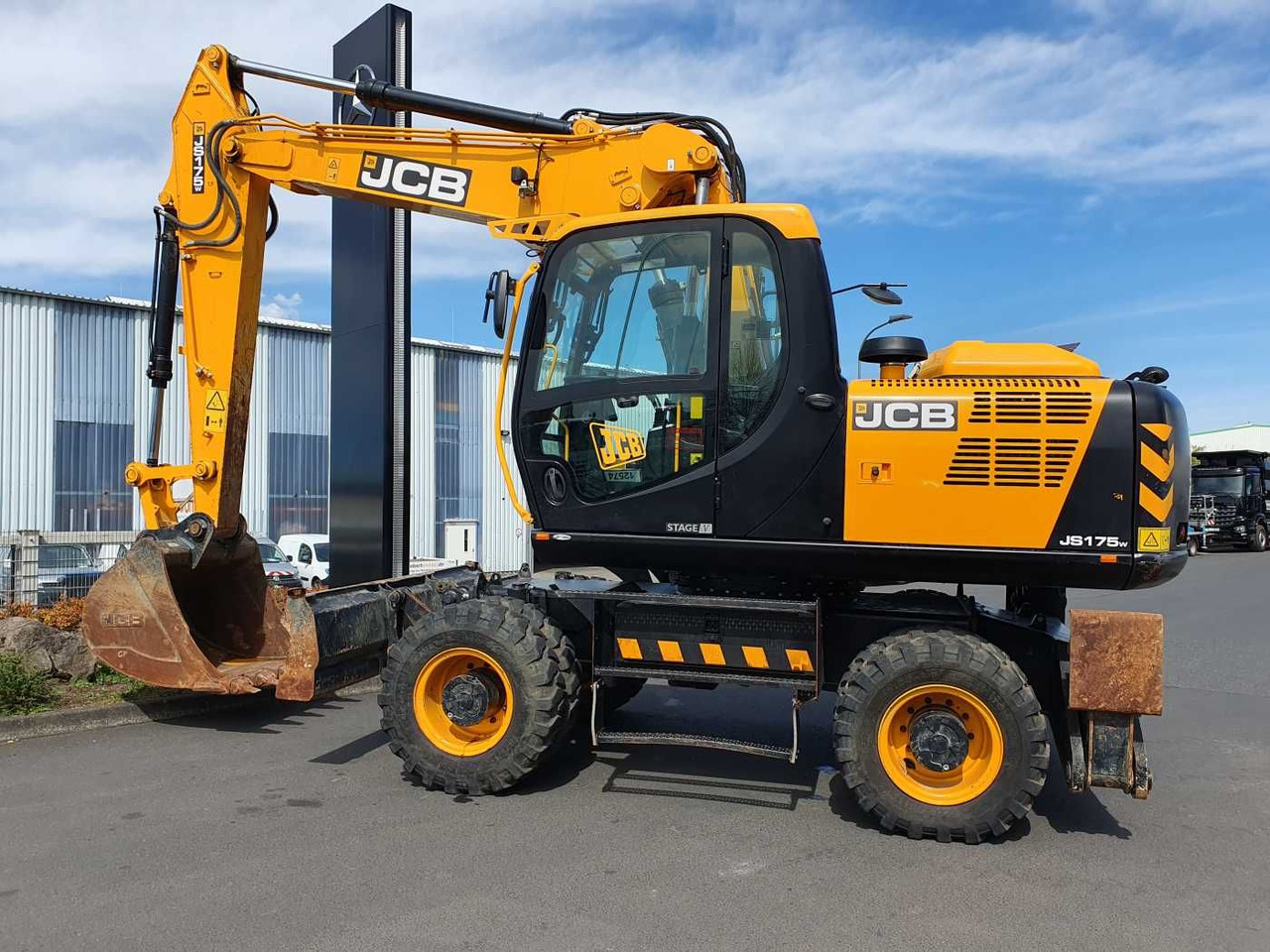JCB JS 175 W / 2024 / nur 622h! / 1x Tieflöffel - Gumikerekes kotró: 2 kép. JCB JS 175 W / 2024 / nur 622h! / 1x Tieflöffel - Gumikerekes kotró: 2 kép.