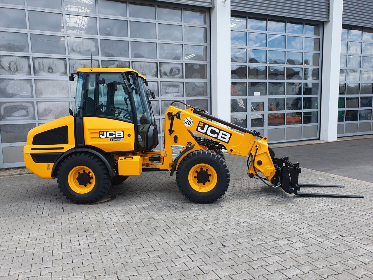 JCB TM 180 SV C / Neufahrzeug / Teleskop / Gabel - Gumikerekes homlokrakodó: 3 kép. JCB TM 180 SV C / Neufahrzeug / Teleskop / Gabel - Gumikerekes homlokrakodó: 3 kép.