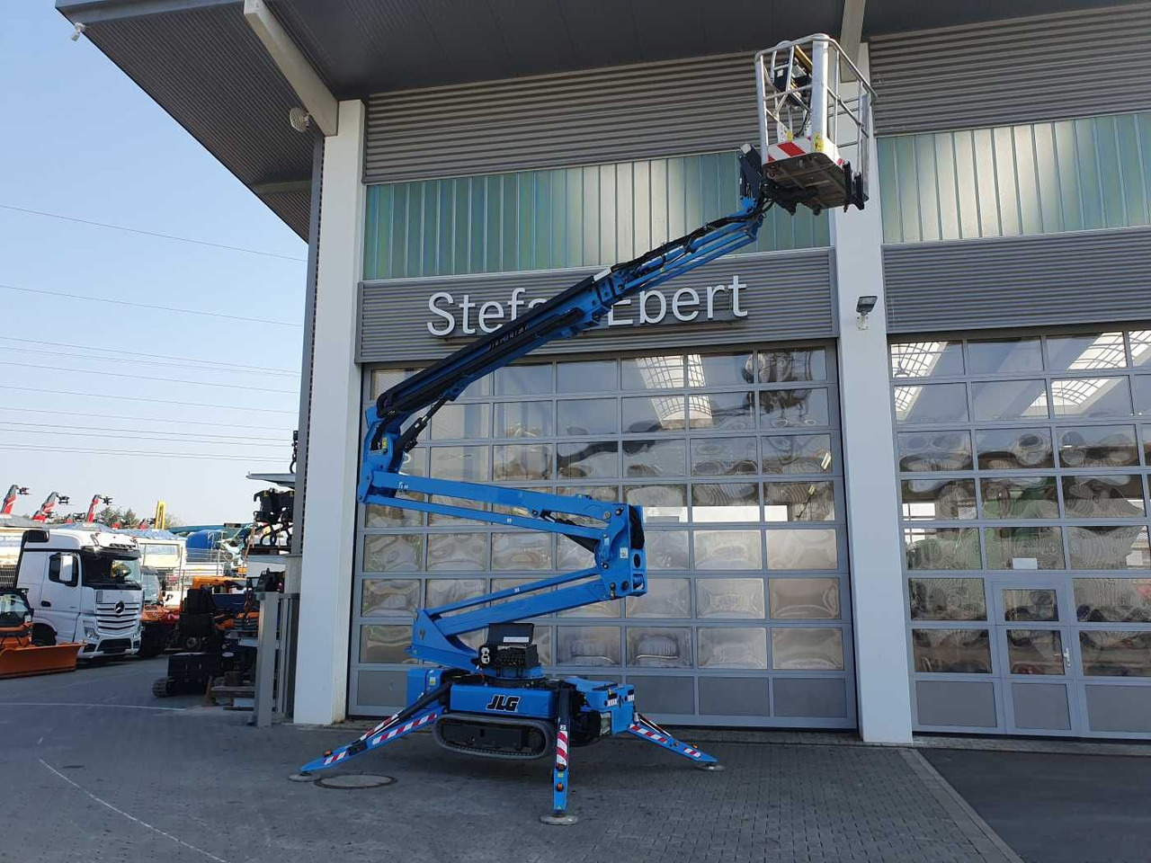 JLG X20JP / 20m / Benzin / 650h / 1.600h - Emelőkosaras teherautó: 1 kép. JLG X20JP / 20m / Benzin / 650h / 1.600h - Emelőkosaras teherautó: 1 kép.