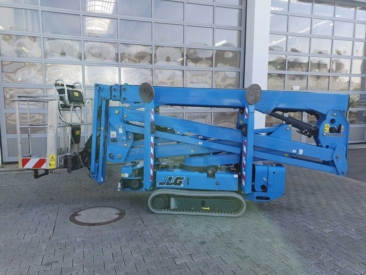 JLG X20JP / 20m / Benzin / 650h / 1.600h - Emelőkosaras teherautó: 3 kép. JLG X20JP / 20m / Benzin / 650h / 1.600h - Emelőkosaras teherautó: 3 kép.