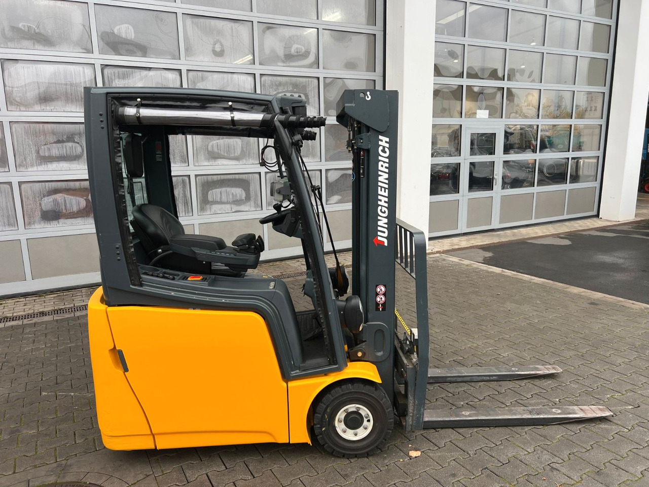 Jungheinrich EFG 215 / Triplex: 4.25m! / SS / 1.285h / 2021 - Elektromos targonca: 3 kép. Jungheinrich EFG 215 / Triplex: 4.25m! / SS / 1.285h / 2021 - Elektromos targonca: 3 kép.
