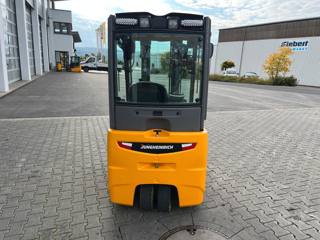 Jungheinrich EFG 215 / Triplex: 4.25m! / SS / 1.573h / 2024 - Elektromos targonca: 5 kép. Jungheinrich EFG 215 / Triplex: 4.25m! / SS / 1.573h / 2024 - Elektromos targonca: 5 kép.
