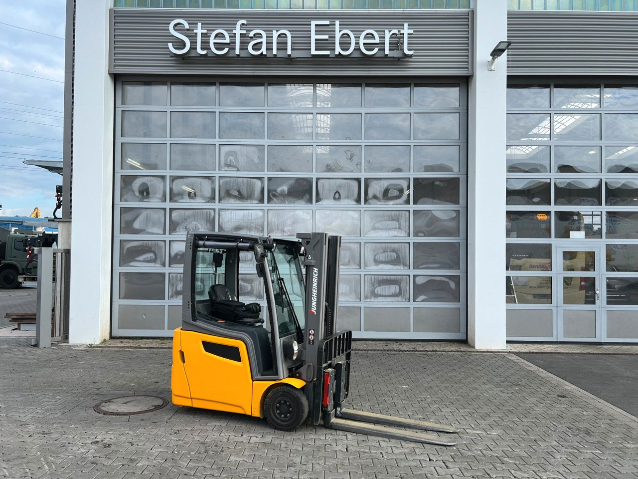 Jungheinrich EFG 215 / Triplex: 4.25m! / SS / 1.573h / 2024 - Elektromos targonca: 1 kép. Jungheinrich EFG 215 / Triplex: 4.25m! / SS / 1.573h / 2024 - Elektromos targonca: 1 kép.