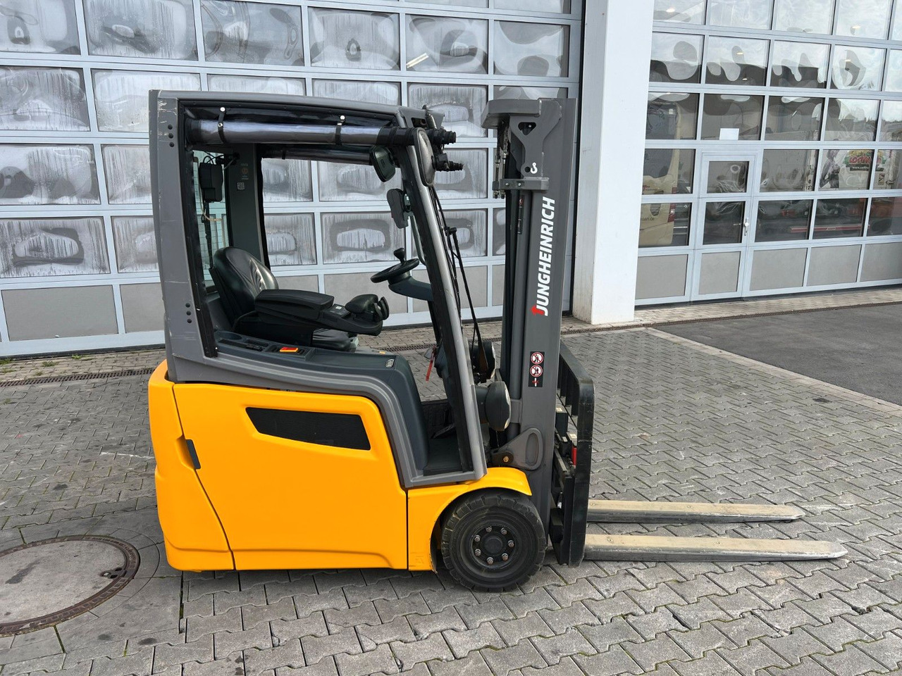 Jungheinrich EFG 215 / Triplex: 4.25m! / SS / 1.573h / 2024 - Elektromos targonca: 3 kép. Jungheinrich EFG 215 / Triplex: 4.25m! / SS / 1.573h / 2024 - Elektromos targonca: 3 kép.