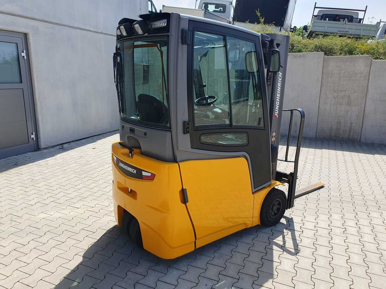 Jungheinrich EFG 215 / Triplex: 4.25m! / SS / 2.472h! / 2020 - Elektromos targonca: 3 kép. Jungheinrich EFG 215 / Triplex: 4.25m! / SS / 2.472h! / 2020 - Elektromos targonca: 3 kép.