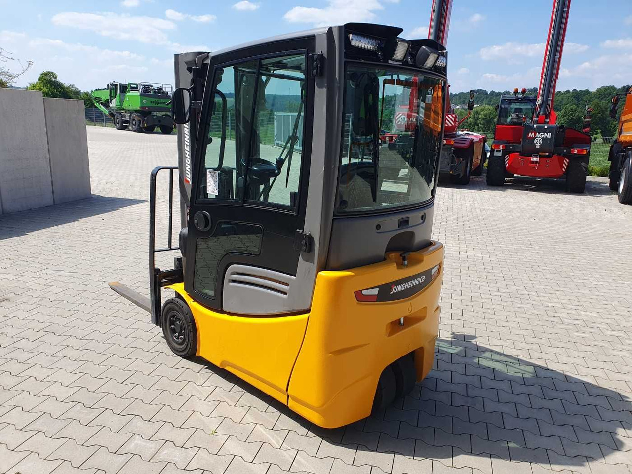 Jungheinrich EFG 215 / Triplex: 4.25m! / SS / 2.472h! / 2020 - Elektromos targonca: 5 kép. Jungheinrich EFG 215 / Triplex: 4.25m! / SS / 2.472h! / 2020 - Elektromos targonca: 5 kép.