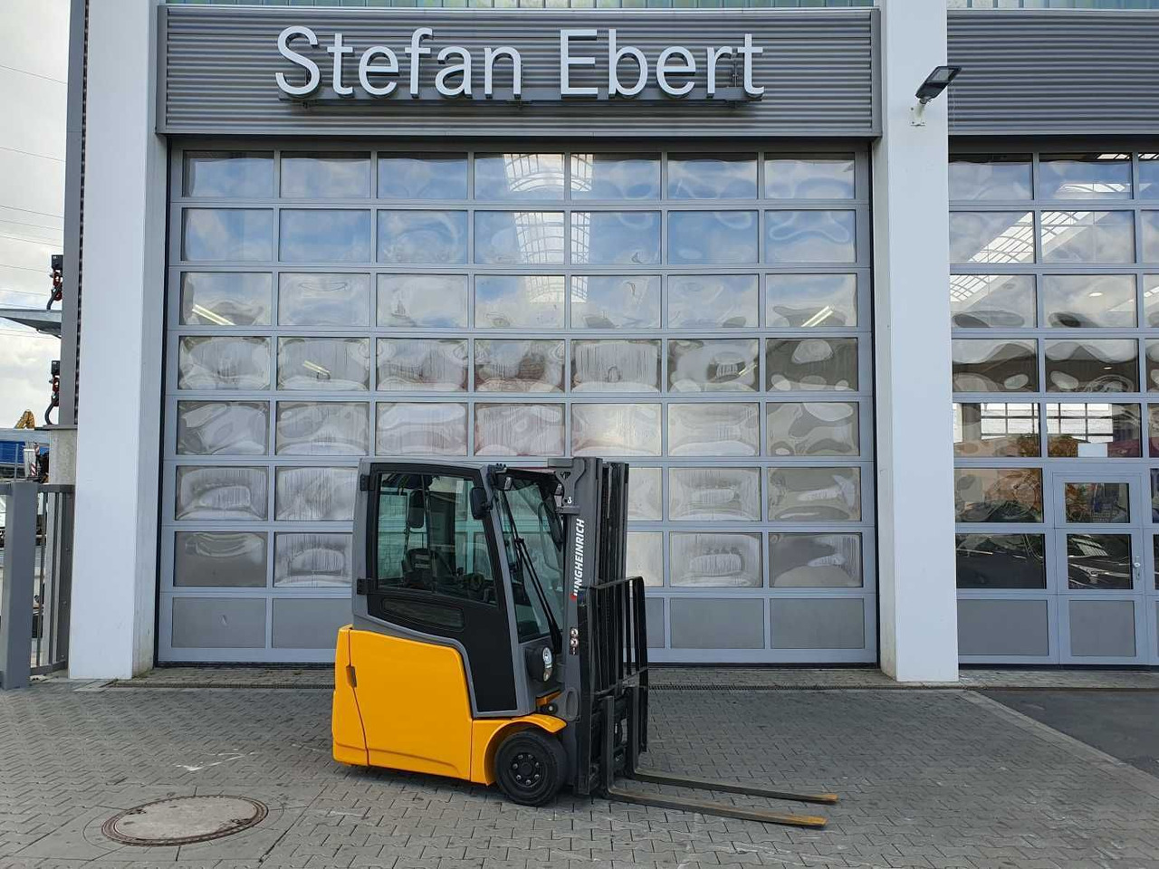 Jungheinrich EFG 215 / Triplex: 4.25m! / SS / 2.472h! / 2020 - Elektromos targonca: 1 kép. Jungheinrich EFG 215 / Triplex: 4.25m! / SS / 2.472h! / 2020 - Elektromos targonca: 1 kép.