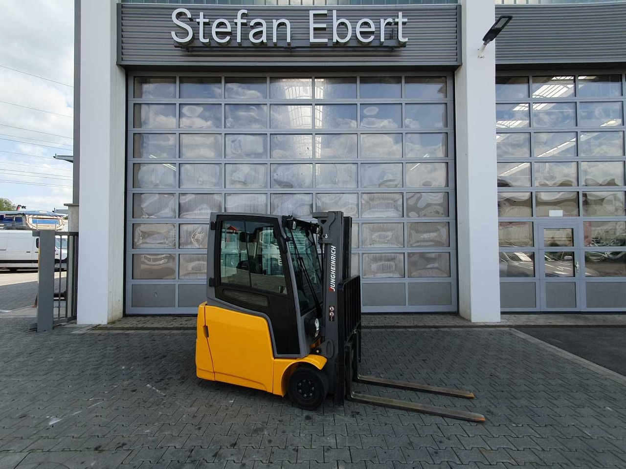Jungheinrich EFG 215 / Triplex: 4.25m! / SS / 4.166h / 2024 - Elektromos targonca: 1 kép. Jungheinrich EFG 215 / Triplex: 4.25m! / SS / 4.166h / 2024 - Elektromos targonca: 1 kép.