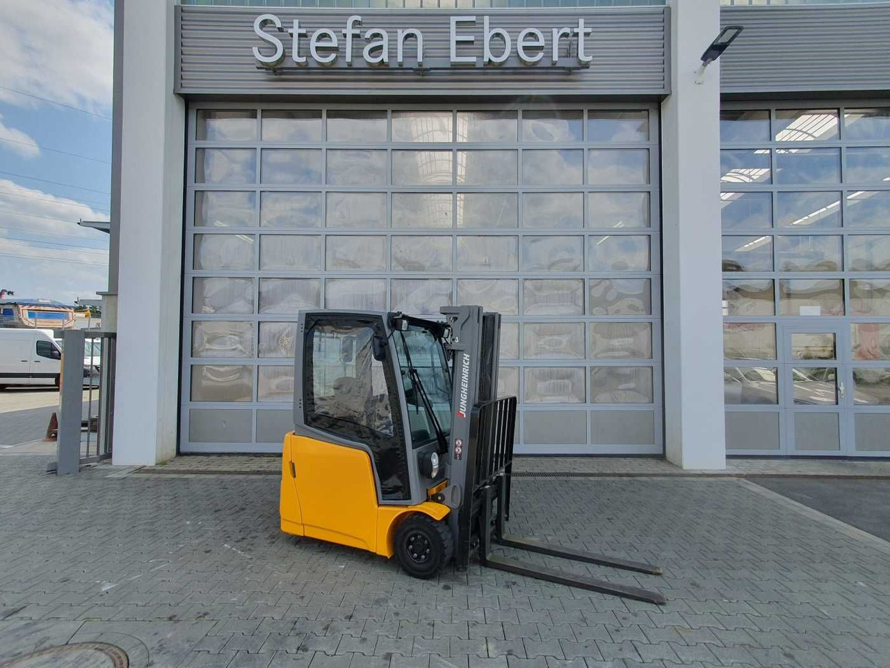 Jungheinrich EFG 215 / Triplex 4.25m / SS / nur 1.680h / 2021 - Elektromos targonca: 1 kép. Jungheinrich EFG 215 / Triplex 4.25m / SS / nur 1.680h / 2021 - Elektromos targonca: 1 kép.