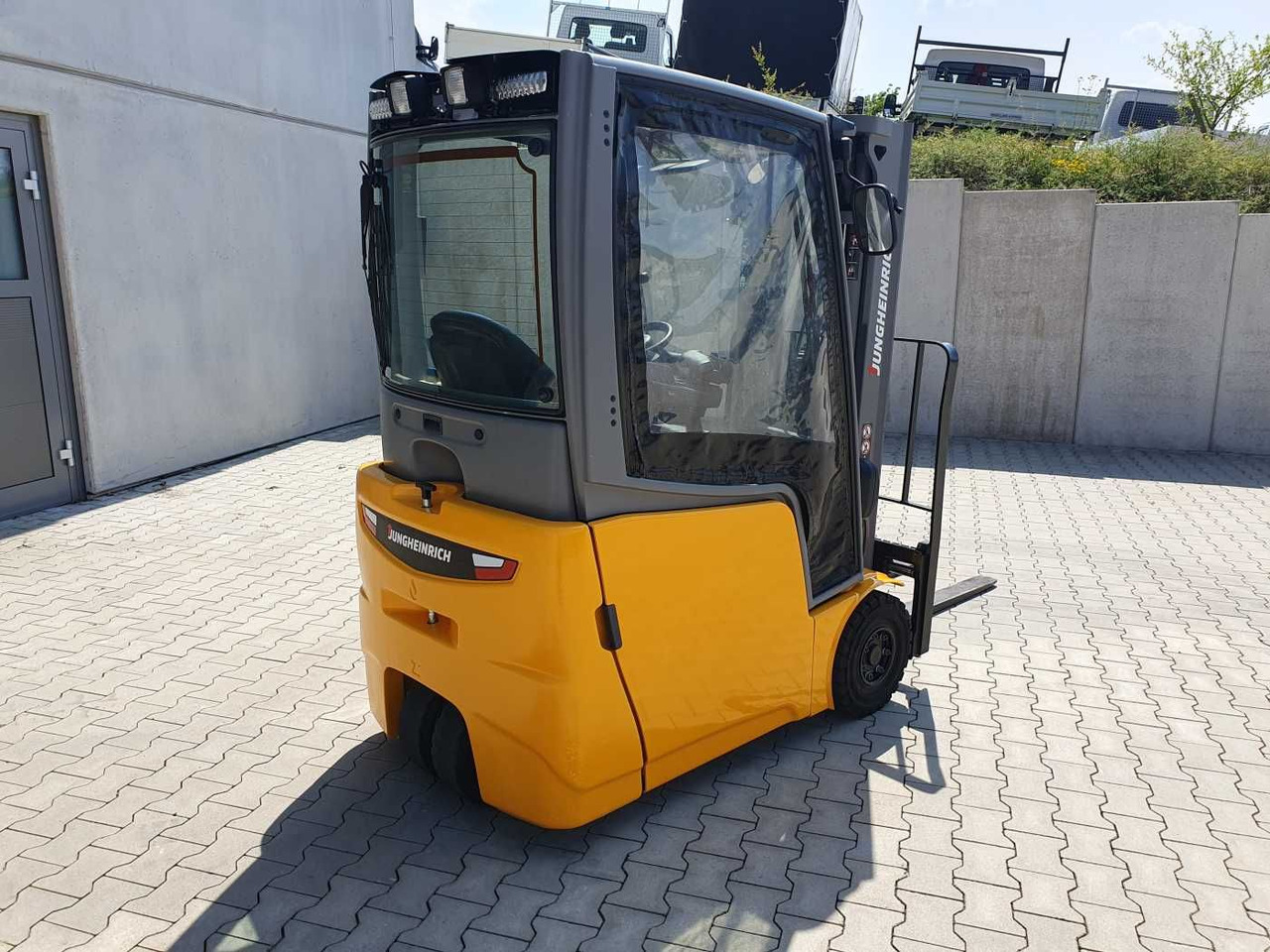 Jungheinrich EFG 215 / Triplex 4.25m / SS / nur 1.680h / 2021 - Elektromos targonca: 3 kép. Jungheinrich EFG 215 / Triplex 4.25m / SS / nur 1.680h / 2021 - Elektromos targonca: 3 kép.