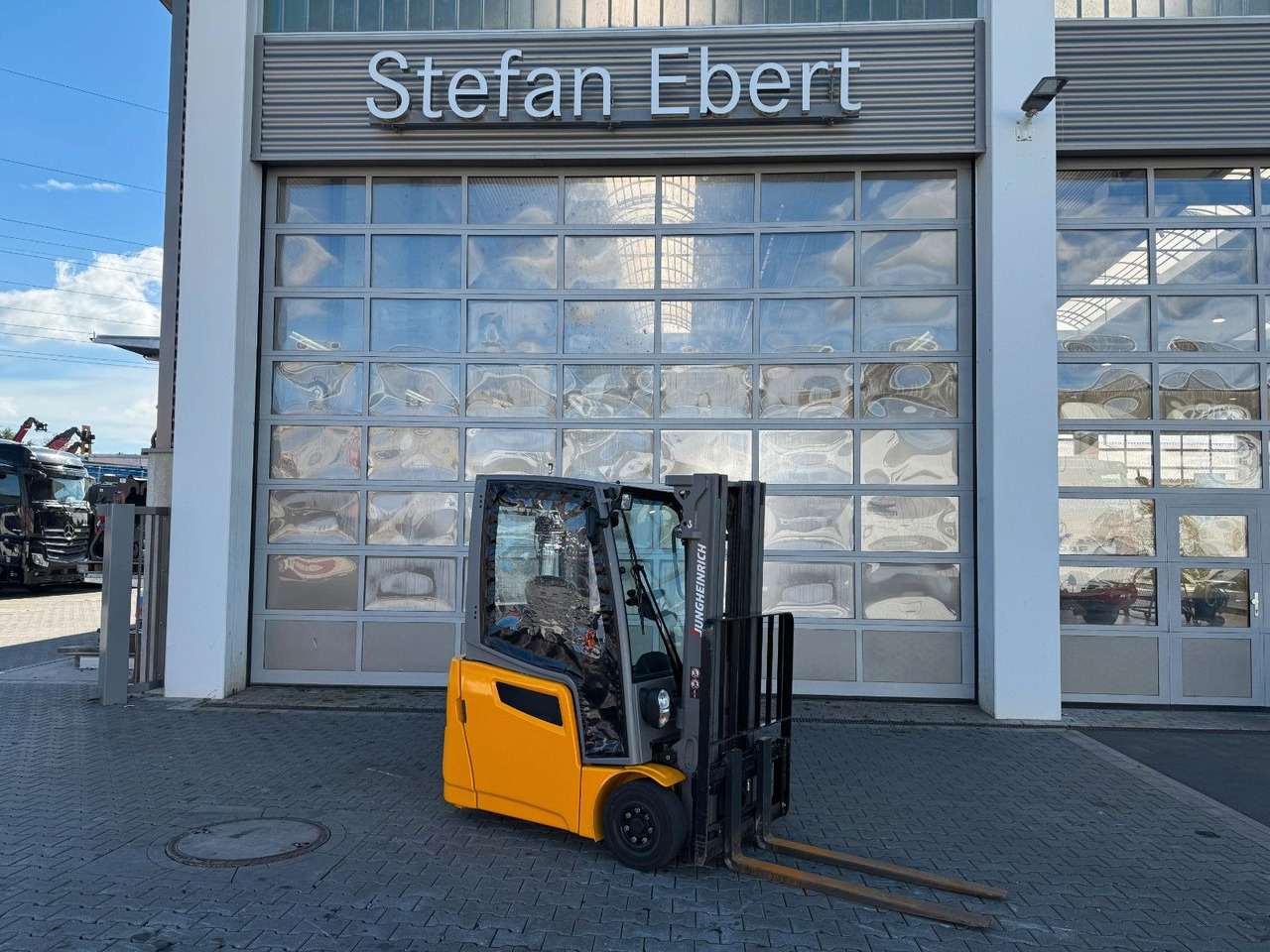 Jungheinrich EFG 215 / Triplex: 4.25m! / SS / nur 2.865h! - Elektromos targonca: 1 kép. Jungheinrich EFG 215 / Triplex: 4.25m! / SS / nur 2.865h! - Elektromos targonca: 1 kép.