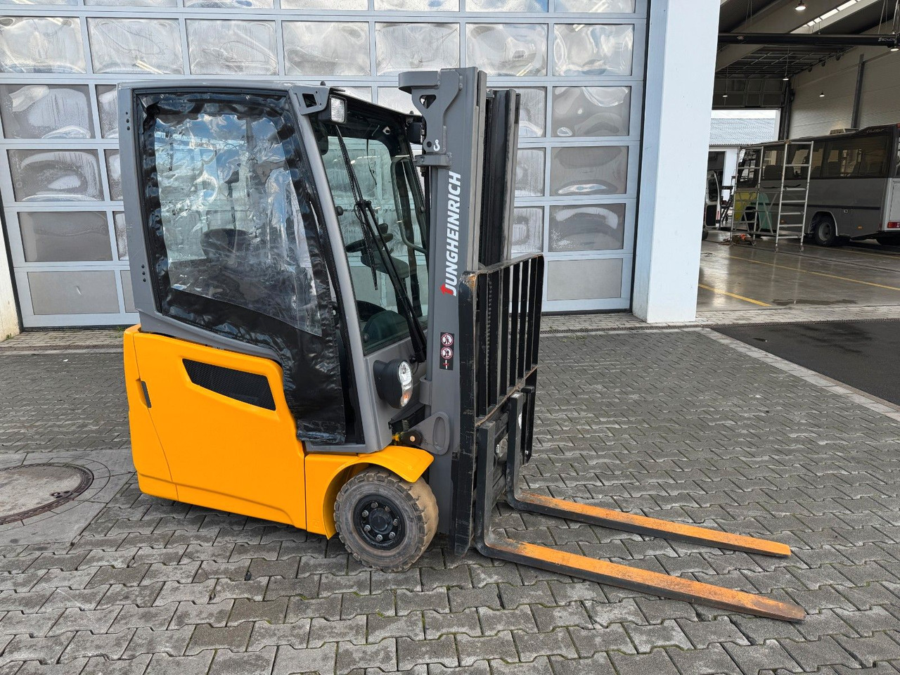 Jungheinrich EFG 215 / Triplex: 4.25m! / SS / nur 3.092h! - Elektromos targonca: 5 kép. Jungheinrich EFG 215 / Triplex: 4.25m! / SS / nur 3.092h! - Elektromos targonca: 5 kép.