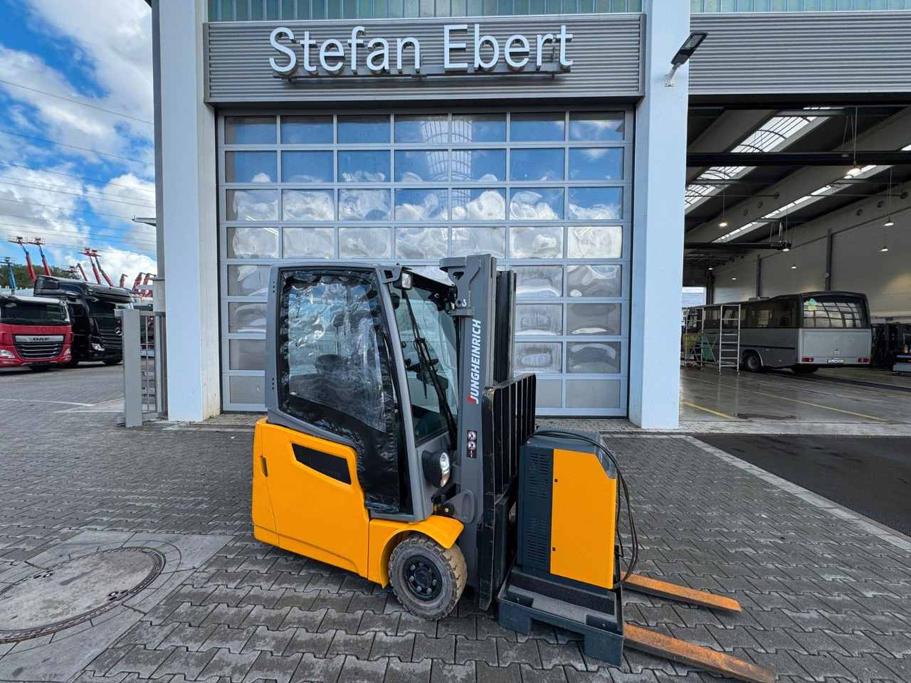Jungheinrich EFG 215 / Triplex: 4.25m! / SS / nur 3.092h! - Elektromos targonca: 2 kép. Jungheinrich EFG 215 / Triplex: 4.25m! / SS / nur 3.092h! - Elektromos targonca: 2 kép.