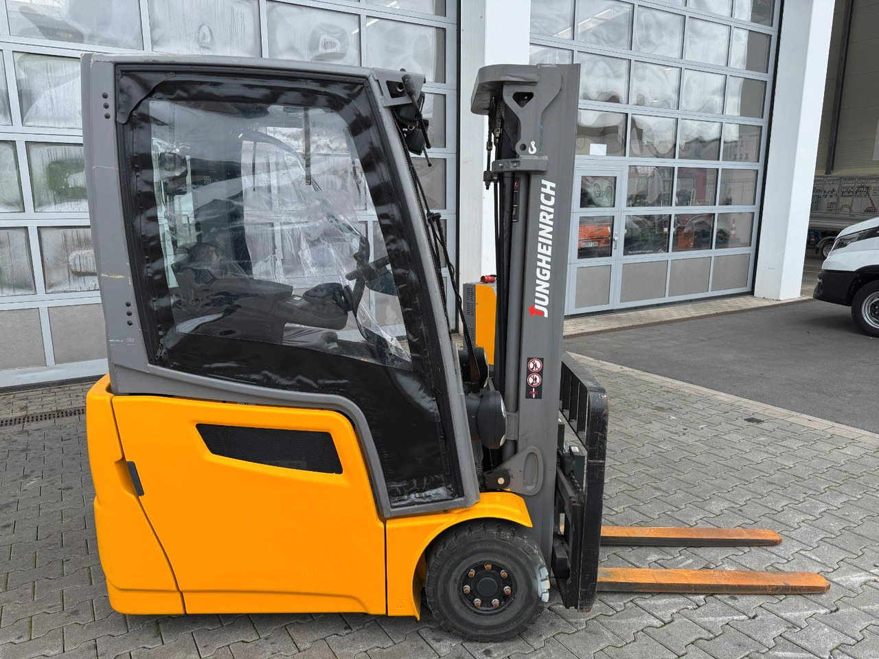Jungheinrich EFG 215 / Triplex: 4.25m! / SS / nur 3.298h! - Elektromos targonca: 2 kép. Jungheinrich EFG 215 / Triplex: 4.25m! / SS / nur 3.298h! - Elektromos targonca: 2 kép.