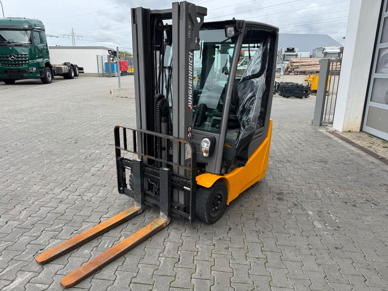 Jungheinrich EFG 215 / Triplex: 4.25m! / SS / nur 3.298h! - Elektromos targonca: 5 kép. Jungheinrich EFG 215 / Triplex: 4.25m! / SS / nur 3.298h! - Elektromos targonca: 5 kép.