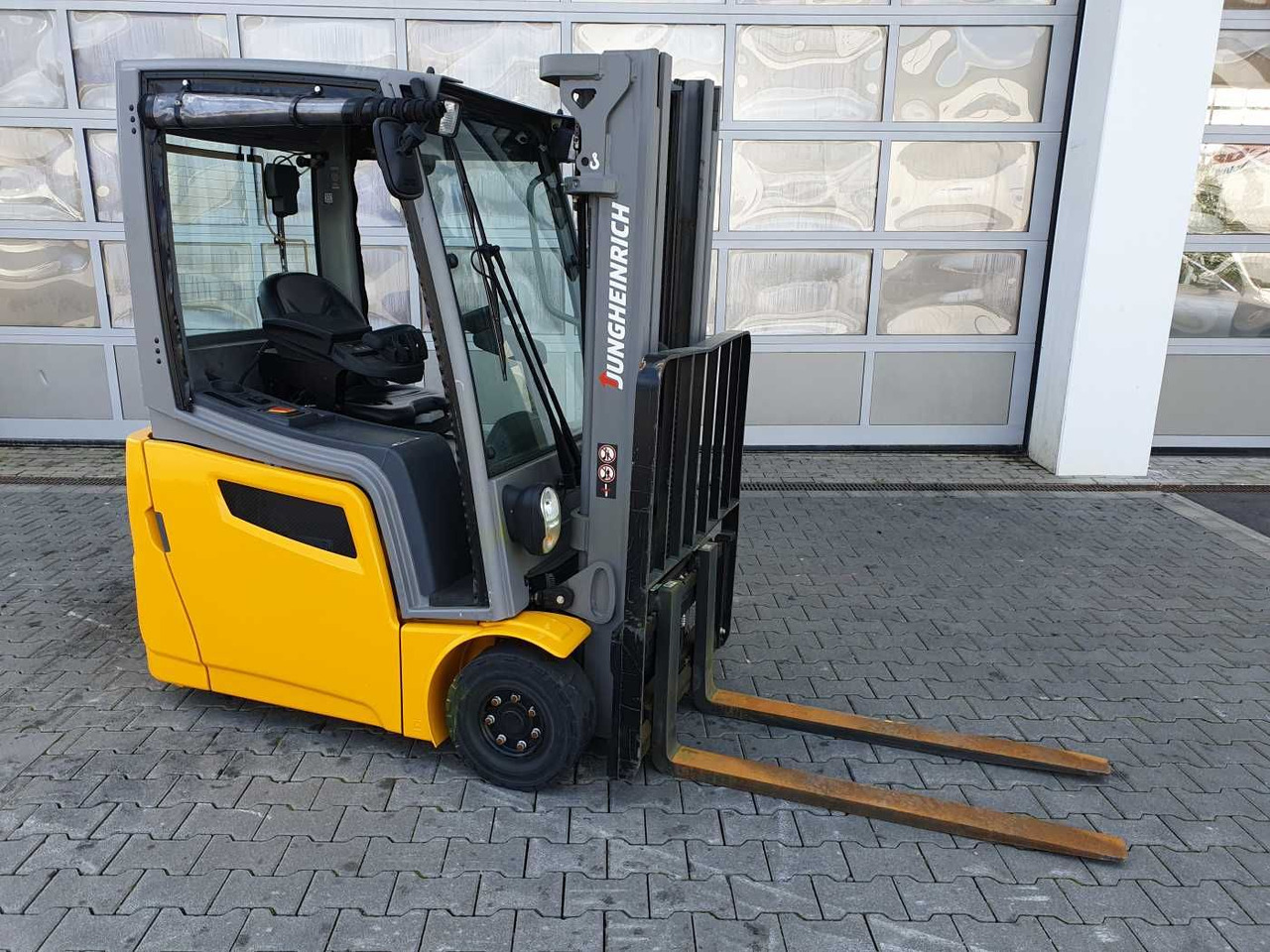 Jungheinrich EFG 215 / Triplex: 4.25m! / SS / nur 3.488h! - Elektromos targonca: 2 kép. Jungheinrich EFG 215 / Triplex: 4.25m! / SS / nur 3.488h! - Elektromos targonca: 2 kép.