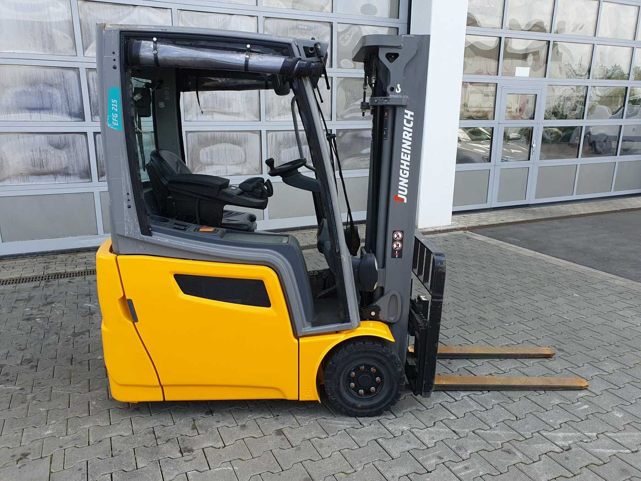 Jungheinrich EFG 215 / Triplex: 4.25m! / nur 3.439h! / 2022 - Elektromos targonca: 3 kép. Jungheinrich EFG 215 / Triplex: 4.25m! / nur 3.439h! / 2022 - Elektromos targonca: 3 kép.
