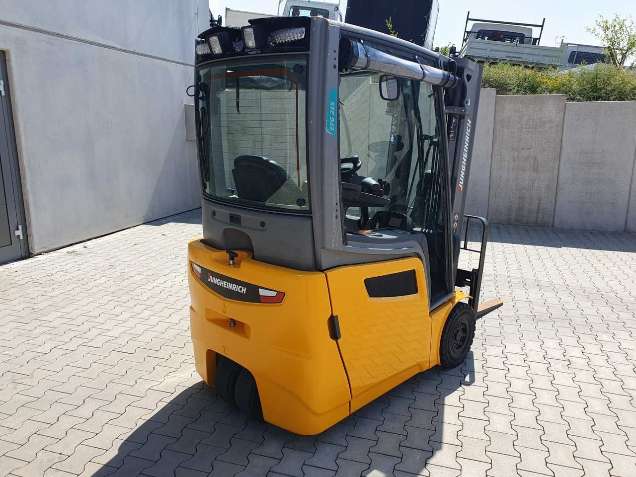 Jungheinrich EFG 215 / Triplex: 4.25m! / nur 3.439h! / 2022 - Elektromos targonca: 4 kép. Jungheinrich EFG 215 / Triplex: 4.25m! / nur 3.439h! / 2022 - Elektromos targonca: 4 kép.